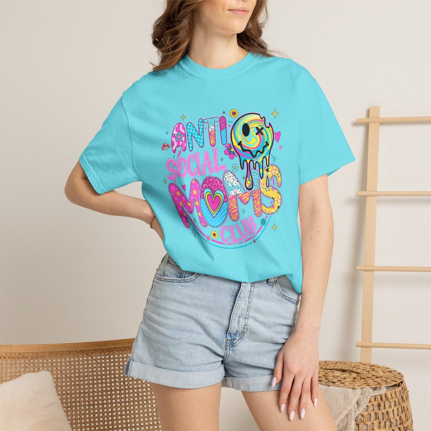 Anti social moms club graphic tee