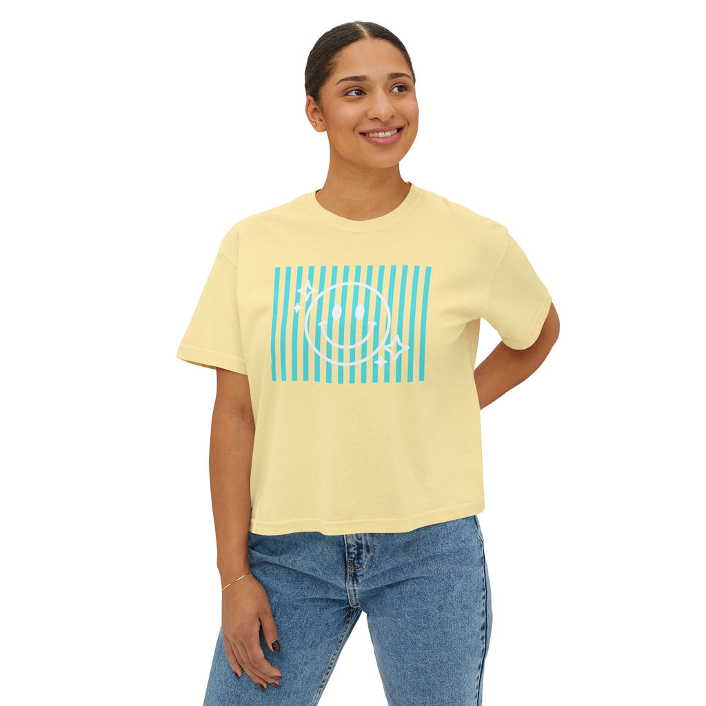 Smiley Face Graphic Crop Tee