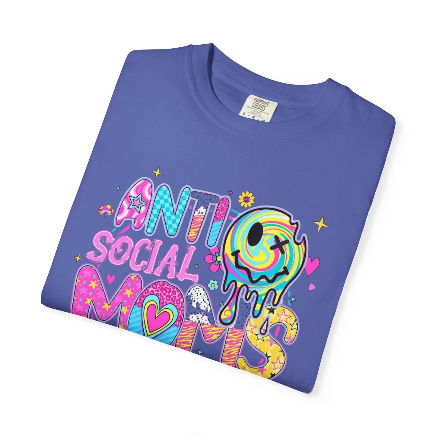 Anti social moms club graphic tee